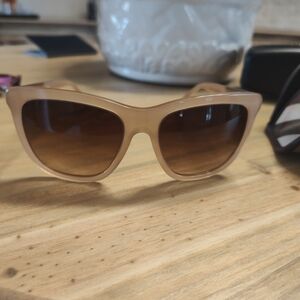 Burberry Beige Sunglasses - EUC